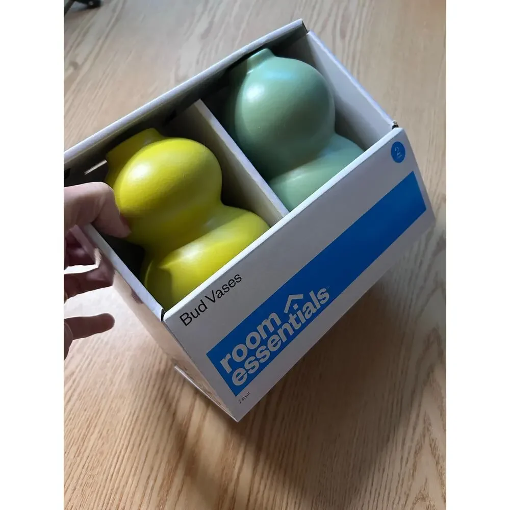 New Room Essentials 2pk Bud vases pale faded yellow and green size 5”x3.5”